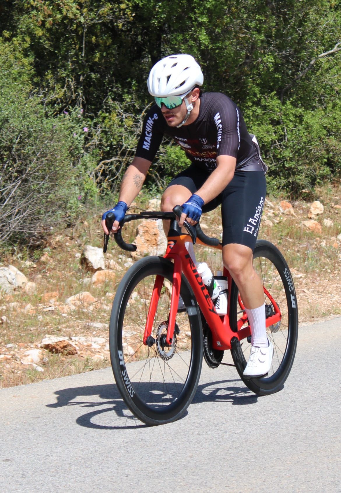 Fernando Valero entrenando en carretera